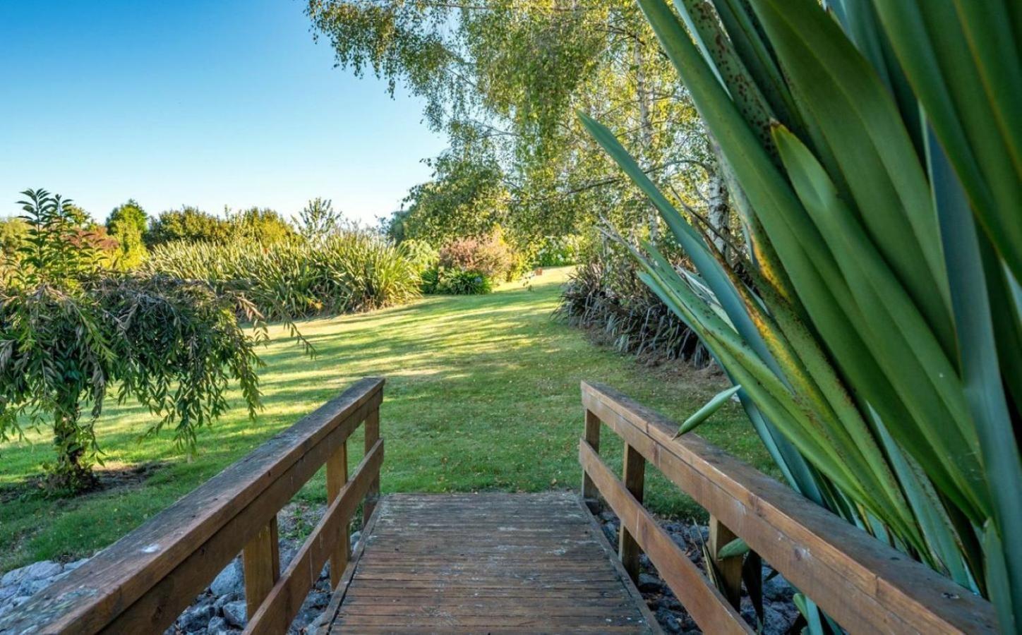 Mountviews Lodge Taupo Exterior photo