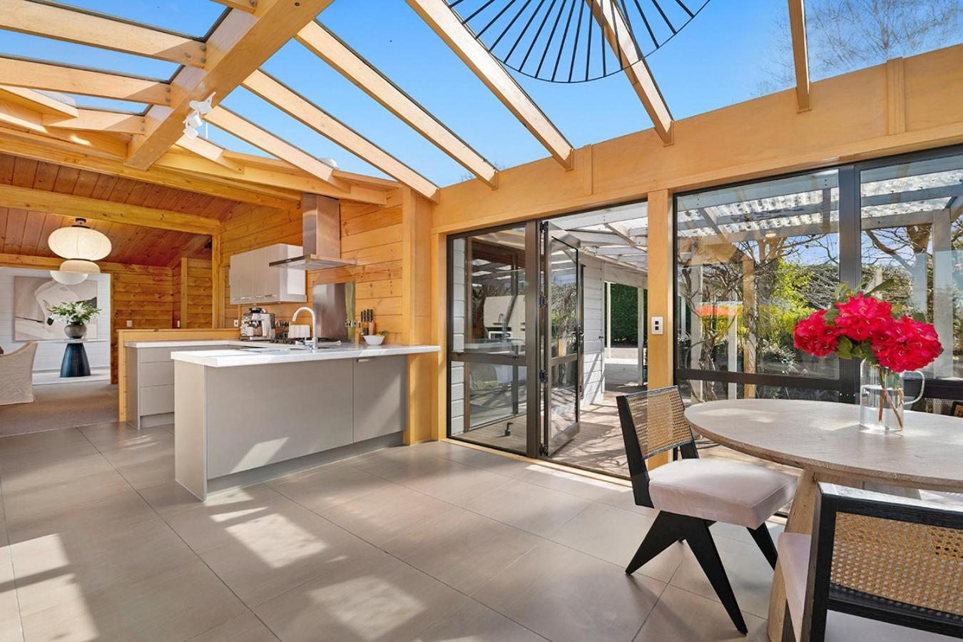 Mountviews Lodge Taupo Exterior photo