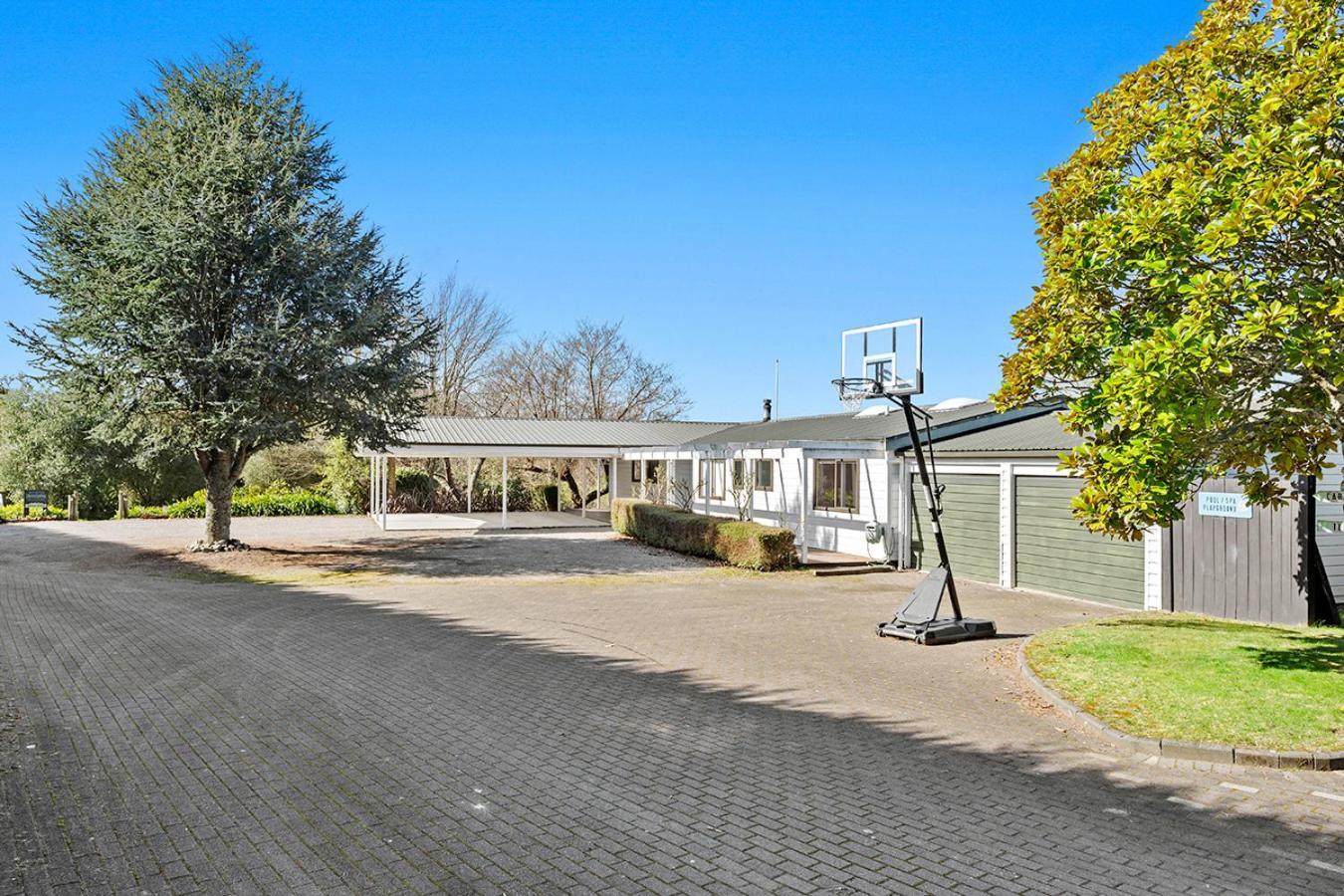 Mountviews Lodge Taupo Exterior photo