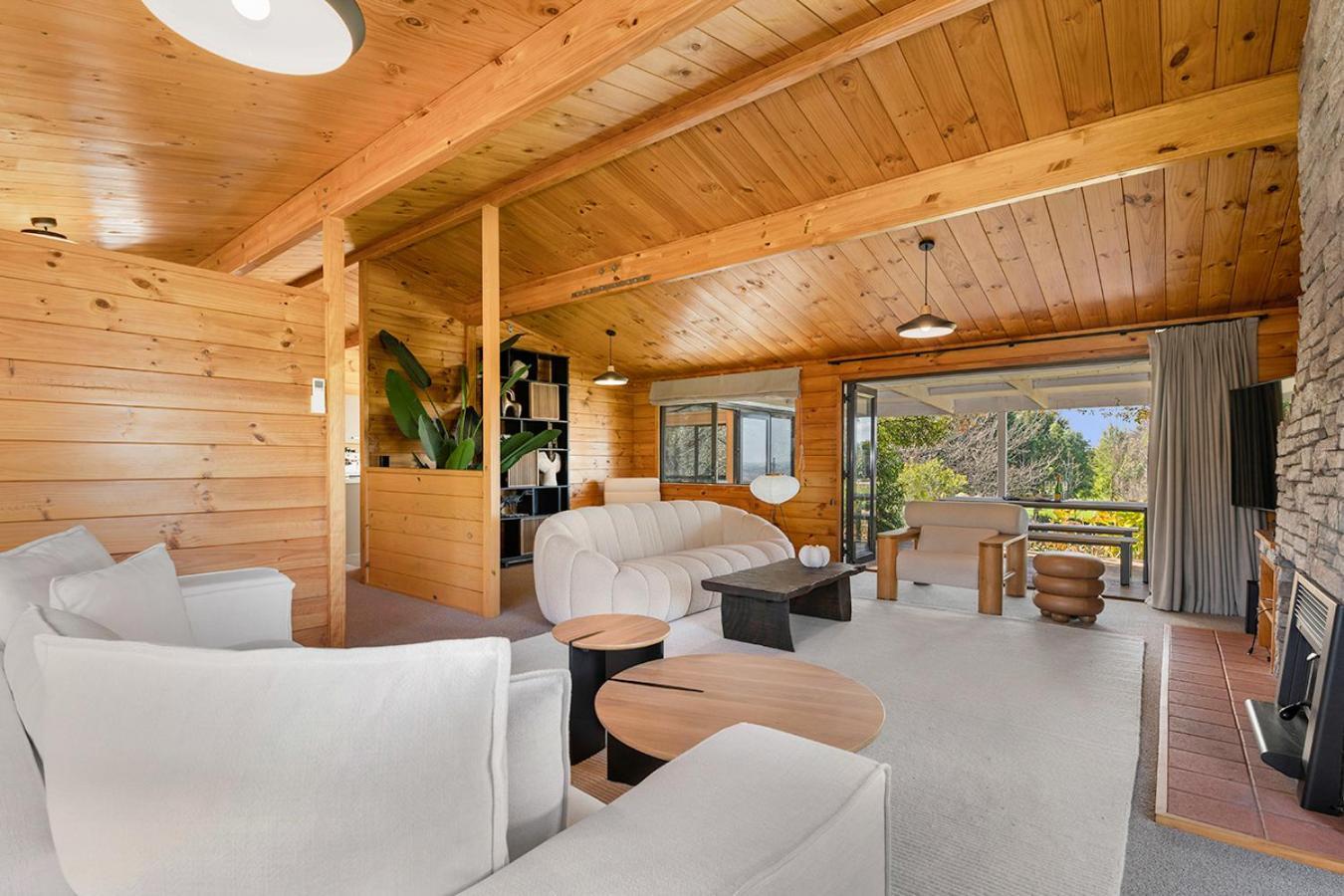 Mountviews Lodge Taupo Exterior photo