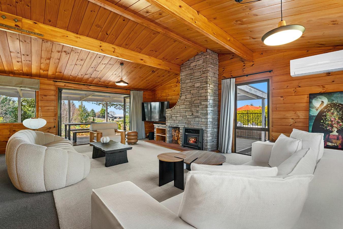 Mountviews Lodge Taupo Exterior photo