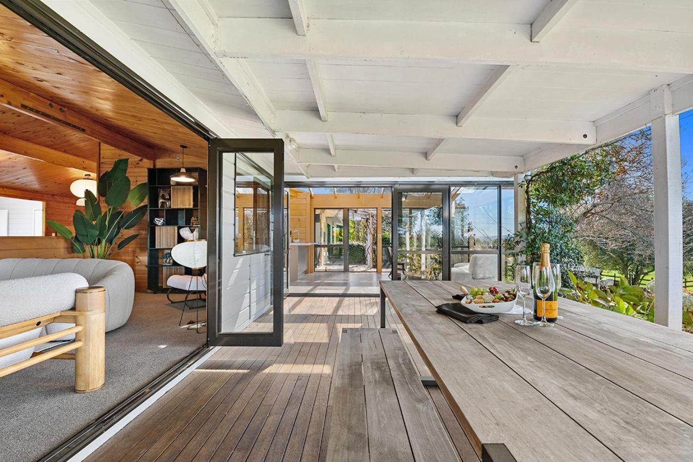 Mountviews Lodge Taupo Exterior photo