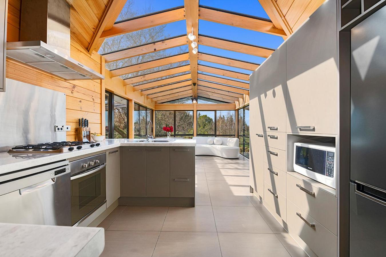 Mountviews Lodge Taupo Exterior photo