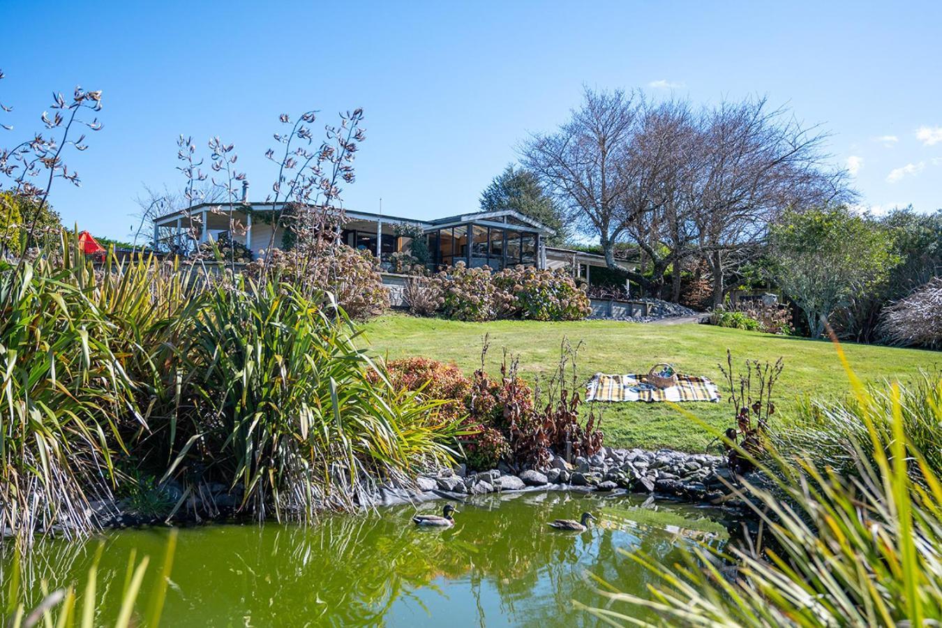 Mountviews Lodge Taupo Exterior photo